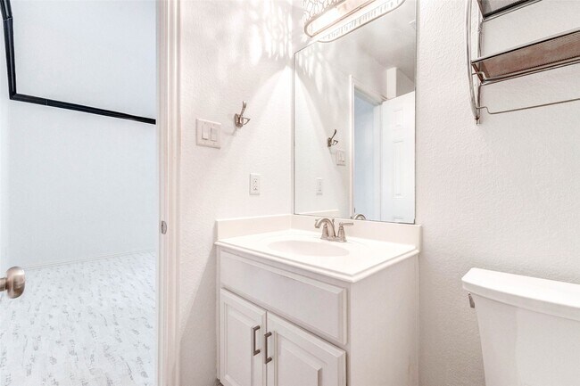 Building Photo - 12711 Waveland Bend Ln