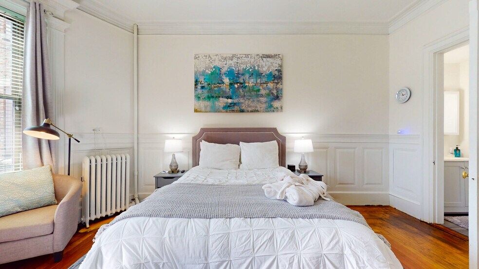 Building Photo - 1029 Beacon St