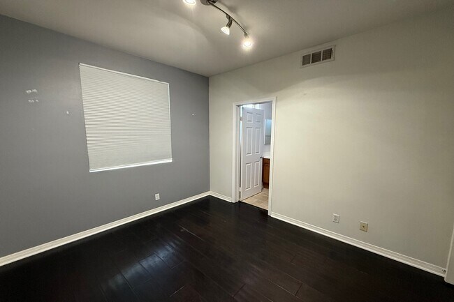 Building Photo - 602 Asbury Dr