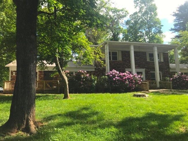 Building Photo - 6 Dogwood Ct
