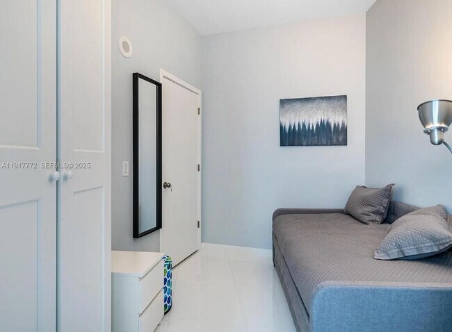 Building Photo - 851 NE 1st Ave