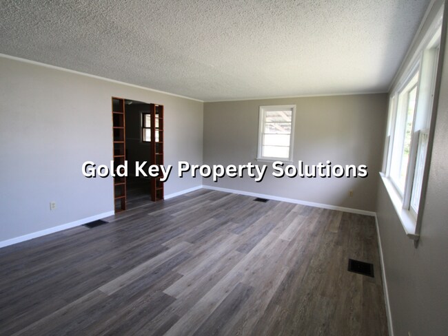 Building Photo - MUNCIE 2 BR 1 BA House with Central Air and 1-Car Garage (SECTION 8 APPROVED)