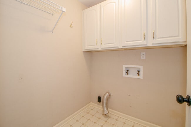 Building Photo - 2575 Village Ct