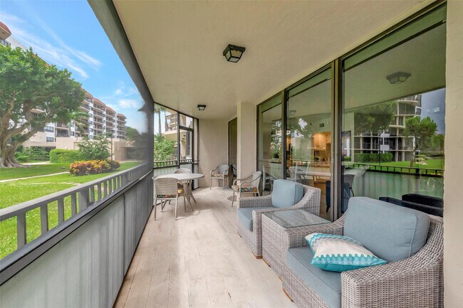 Building Photo - 899 Jeffery St