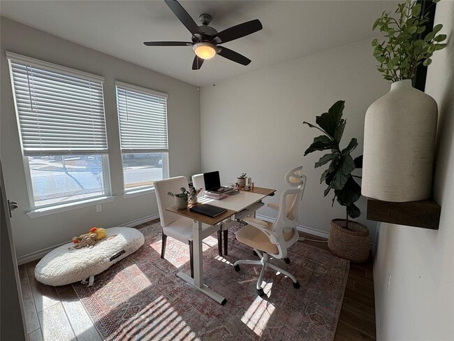 Building Photo - 12000 Saddle Rock Dr