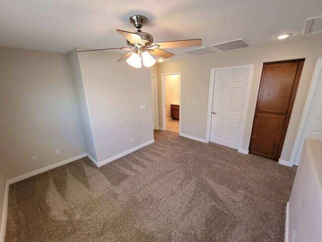 Building Photo - Immaculate 3 Bedroom Home in a Gated Commu...