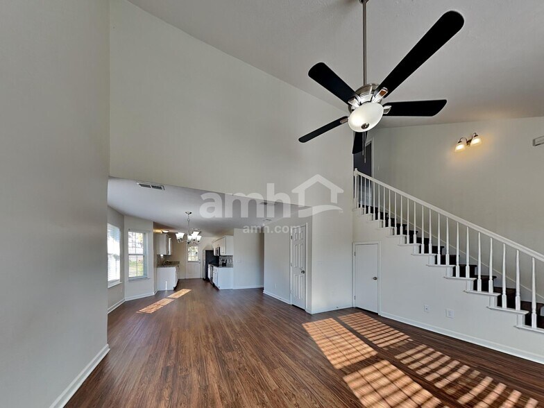 Building Photo - 626 Mable Dr