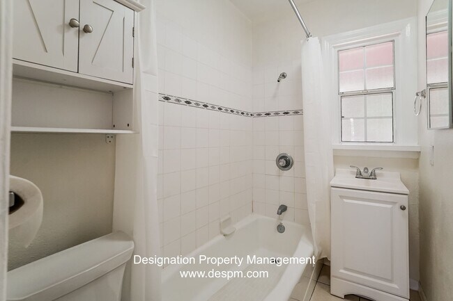 Building Photo - Roy