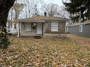Building Photo - AVAILABLE NOW! Charming 2-Bed, 1-Bath Single-Family Home in Indianapolis!
