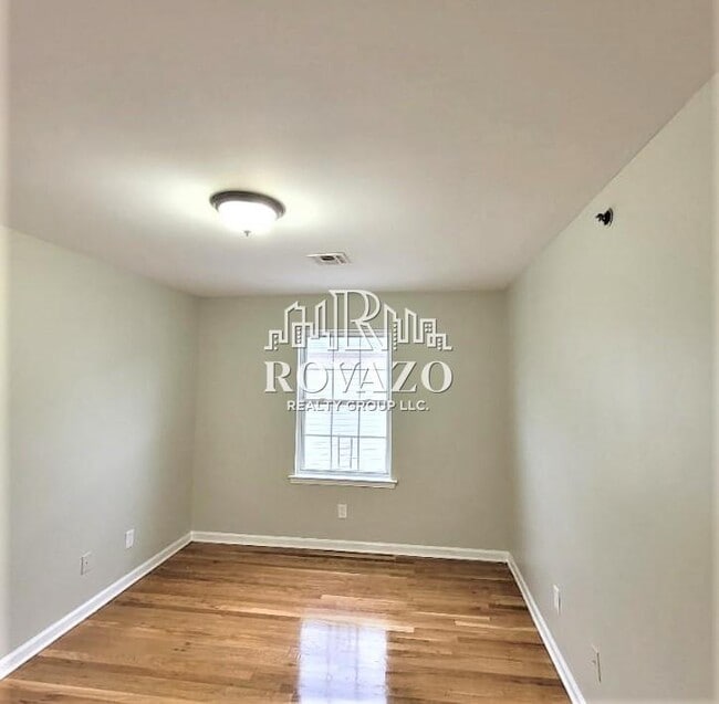 Building Photo - 82 Hawthorne Ave