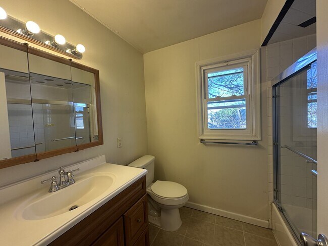 Building Photo - 12 Lincoln Ave