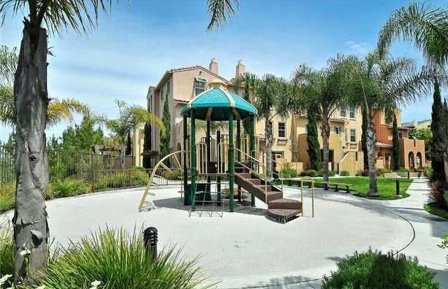 Building Photo - 2285 Huntington Point Rd