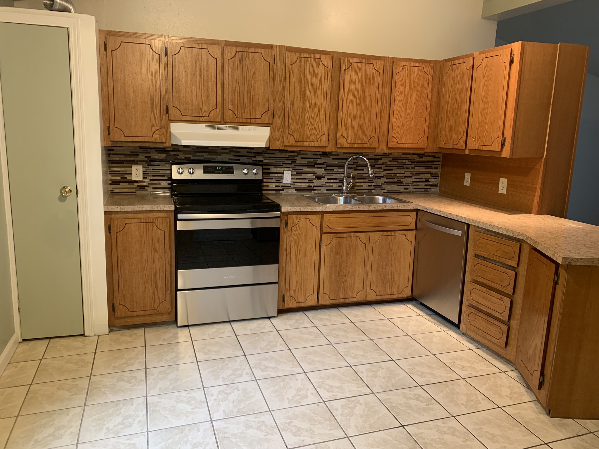 Kitchen - 705 Maple St