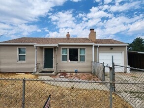 Building Photo - Darling remodeled 2 bdrm house w/ fenced y...