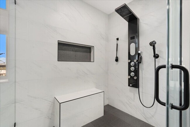 Building Photo - High Rise Condo in One Las Vegas- 4 bedrooms, 3.5 Baths- 2872 Sq. Feet