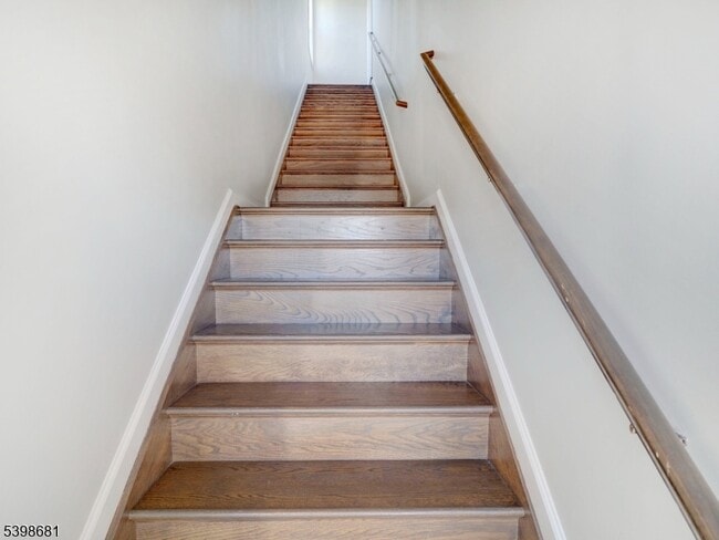 Building Photo - 521 Walnut St