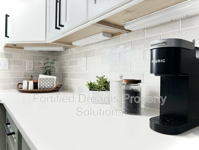 Building Photo - 2240 Queen St