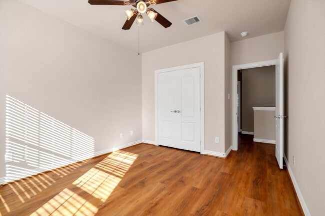 Building Photo - 3414 Home St