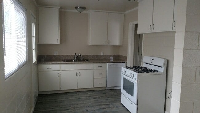 Building Photo - APPLY FOR THIS BEAUTIFUL HOME TODAY!