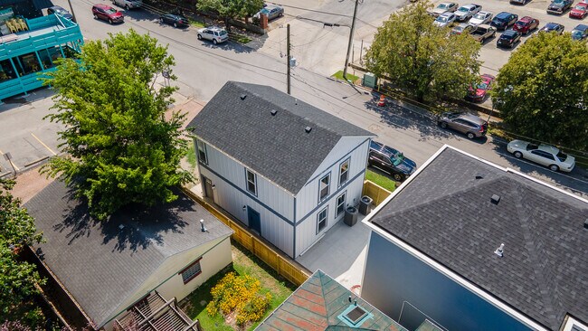 Building Photo - 1300 E Washington St