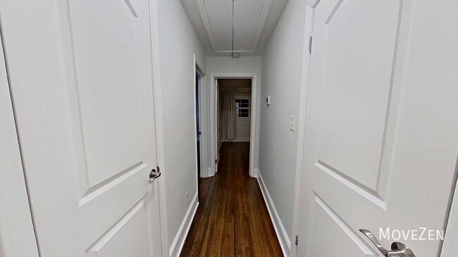 Building Photo - 1200 Dresden Dr W