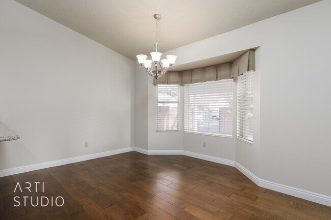 Building Photo - 4 Bedroom 2.5 Bath Home in Creekside Village