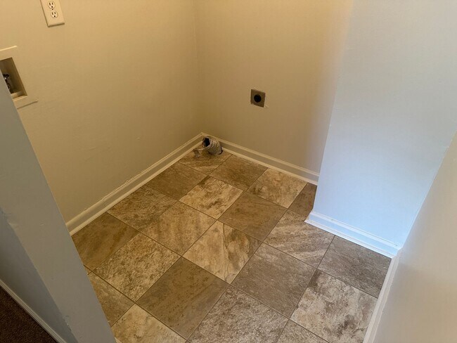 Building Photo - 6517 Portsmouth Dr