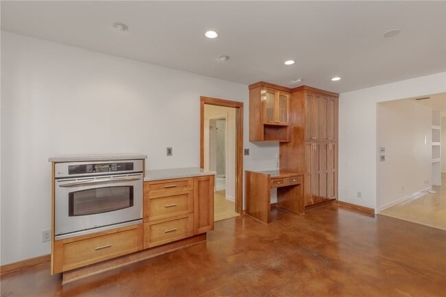 Building Photo - 709 Avenue D