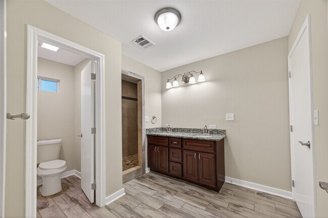 Building Photo - 15423 S Brentwood St