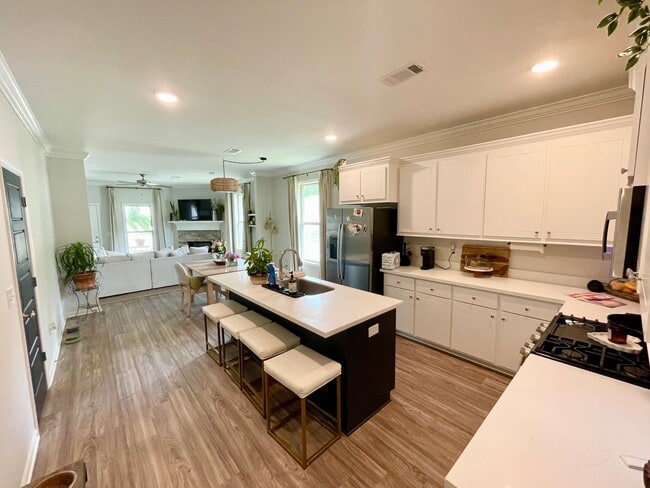 Building Photo - Beautiful 3/2 Home for Rent next to Brandon High School!