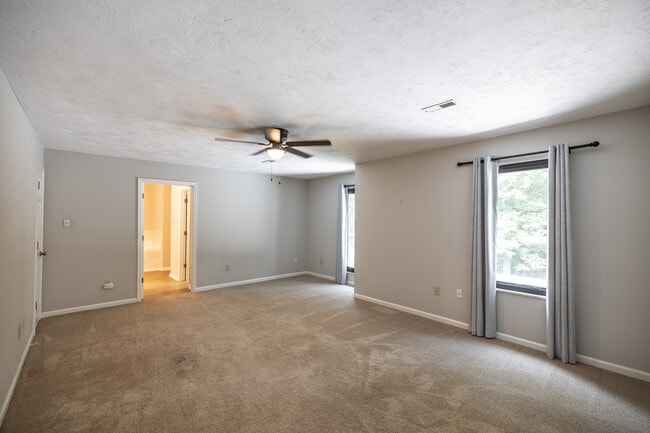 Building Photo - 5516 Oakside Dr