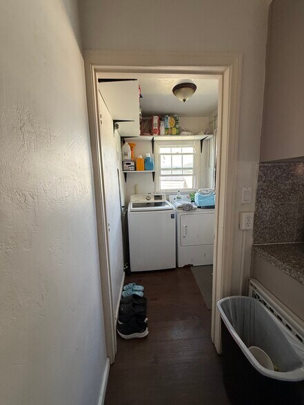 Building Photo - 504 S 46th St