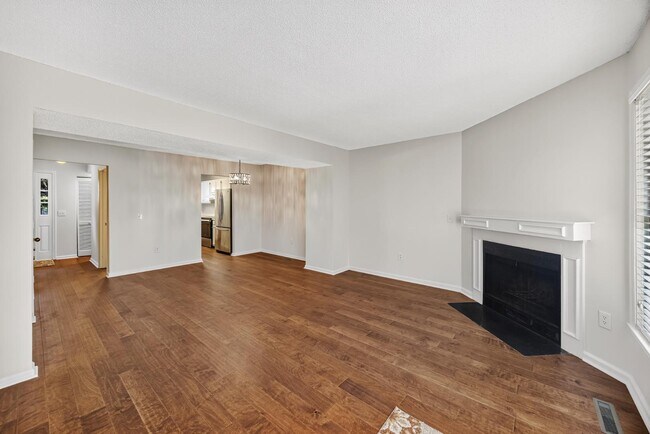Building Photo - 850 Colony Dr