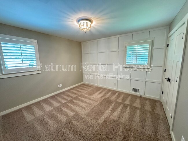Building Photo - 381 Lynne Cir