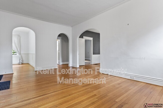 Building Photo - 1041 Fontaine Rd