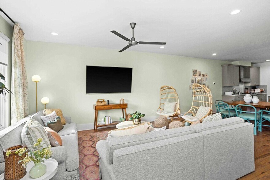 Building Photo - 1714 8th Ave S