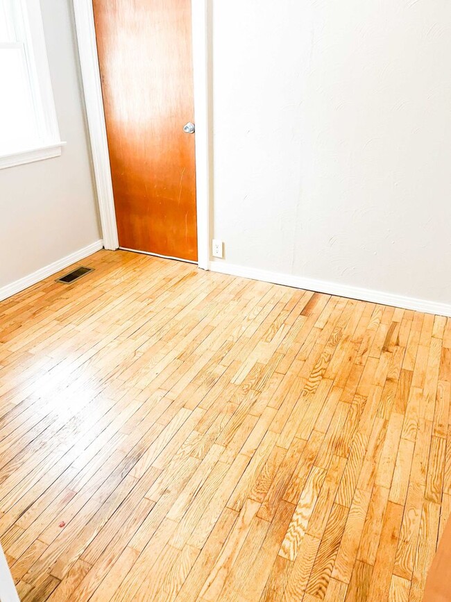 Building Photo - 2 bed 1 bath home