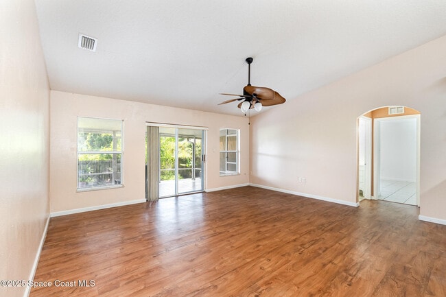 Building Photo - 6105 Banyan St