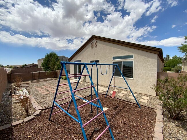Building Photo - 3 Bedroom Single Story Home Available Near 98th St & Dennis Chavez SW!