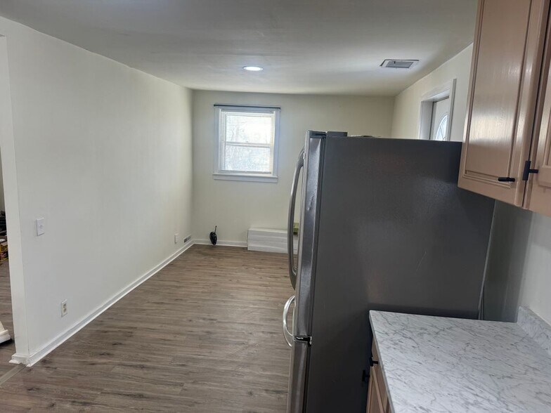 Building Photo - 752 Norwood Rd