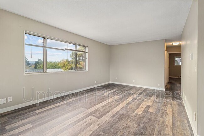 Building Photo - 4127 SE 28th Ave