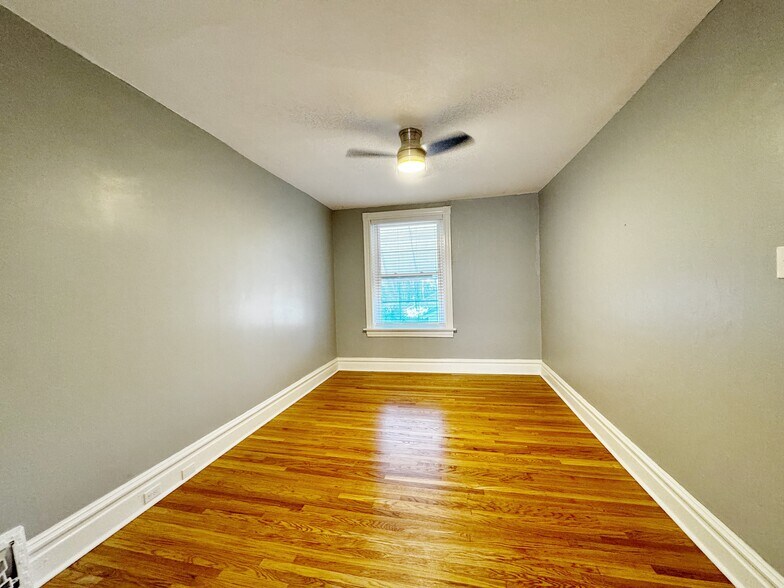 bedroom 2 - 3808 Fairview Ave