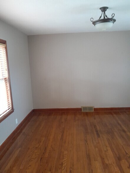 Building Photo - 934 Garfield St