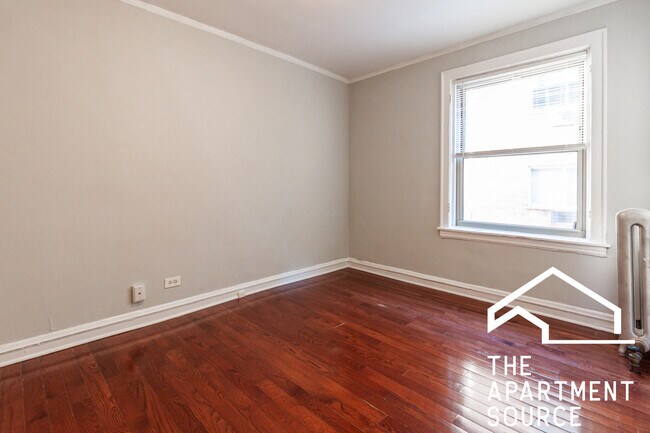 Building Photo - 542 W Surf St