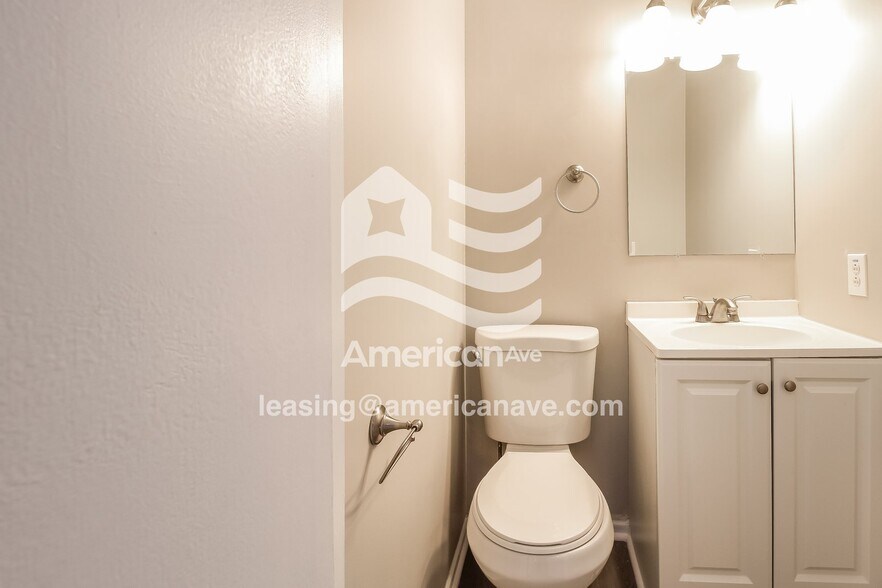 Building Photo - 213 Range View Rd