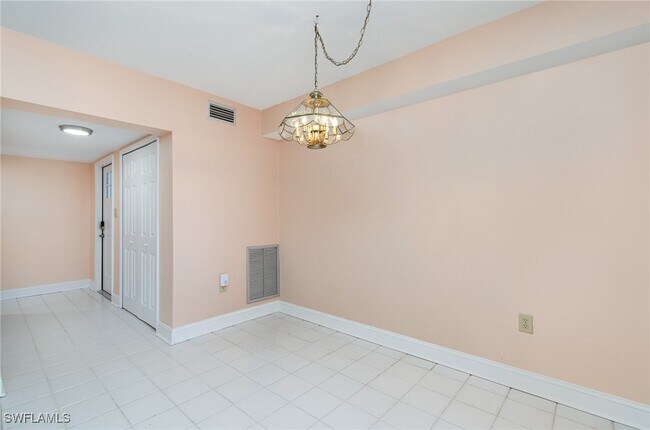 Building Photo - 4912 Vincennes St