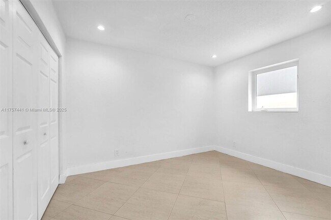 Building Photo - 4301 SW 85th Ave