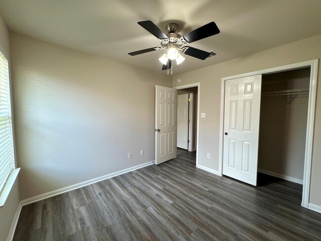 Building Photo - 285 Amber Ash Dr
