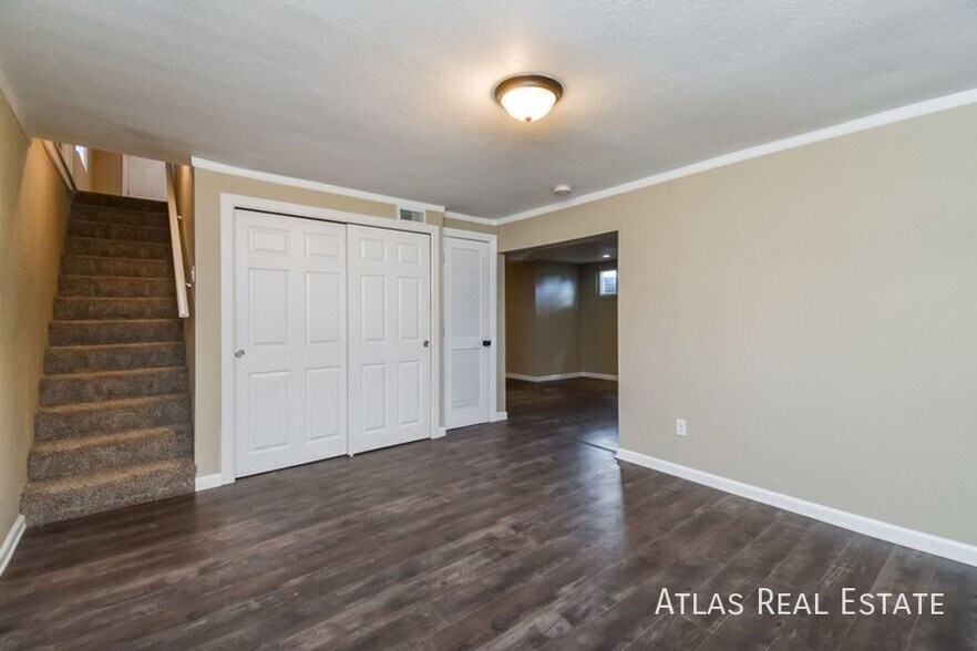 Building Photo - 612 Zion Dr