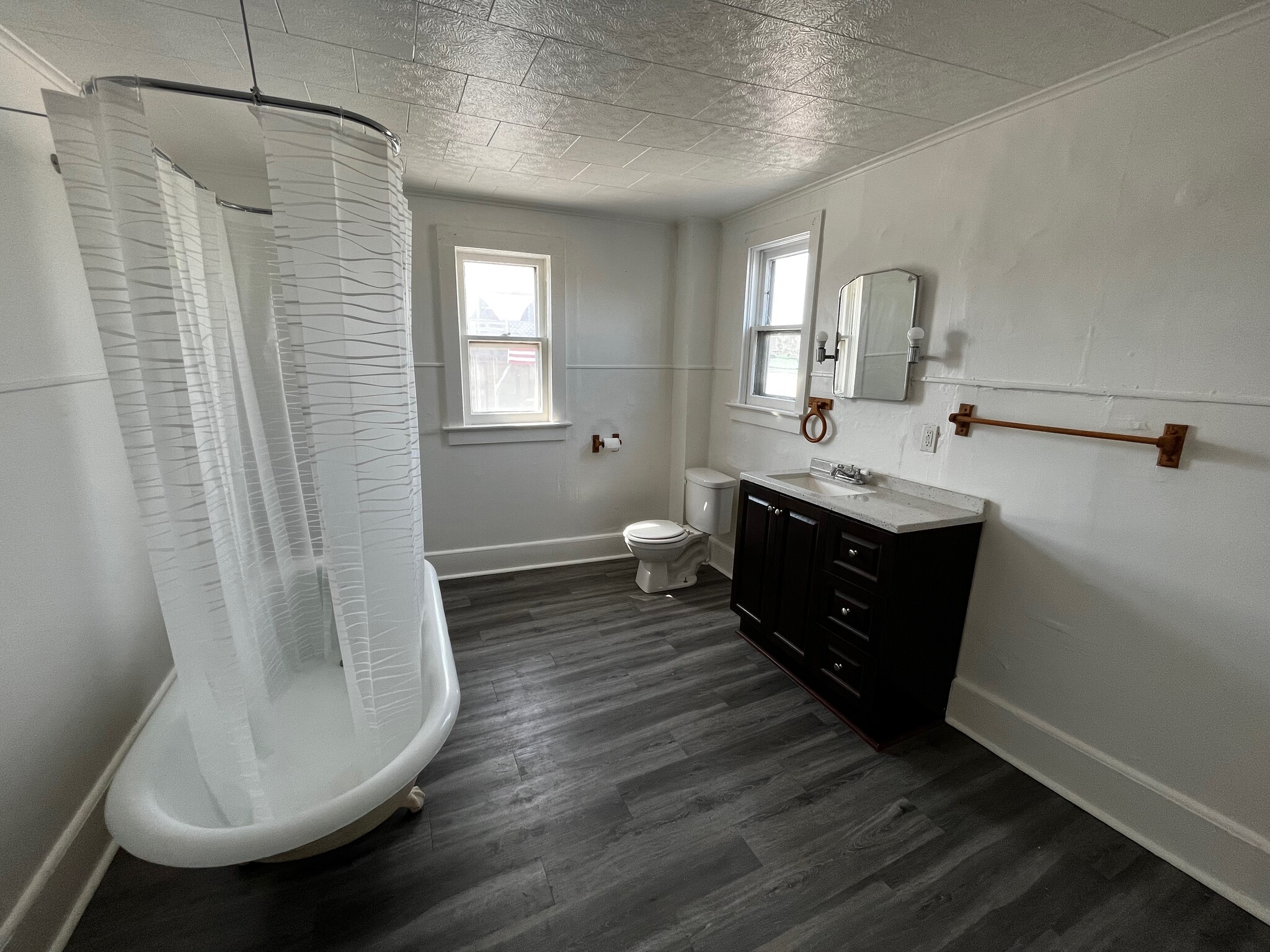 Unit 2 Bathroom - 2412 N 2nd St